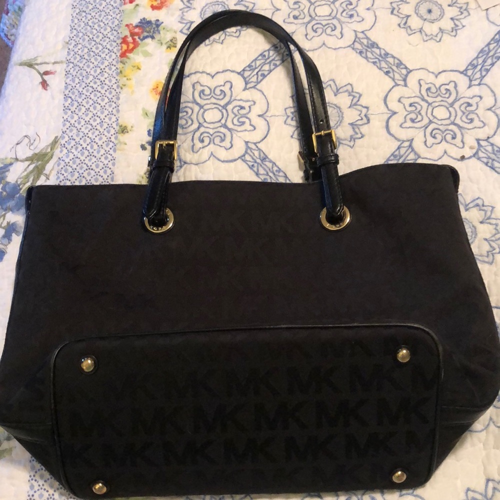 Michael Kors simple black shoulder bag